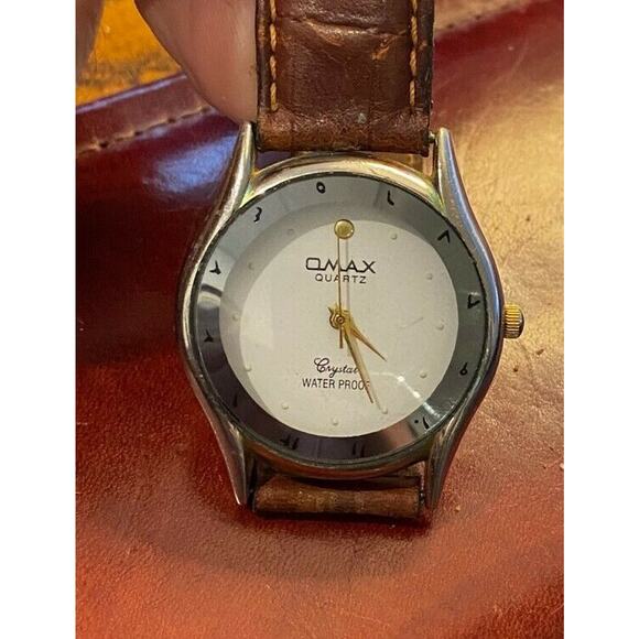 Women's QMAX Crystal Quartz Watch, Water Resistant - Picture 2 of 2